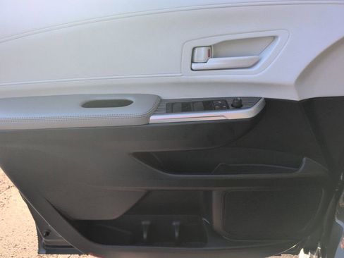 Used 2025 Toyota Sienna LE w/ LE Plus Package image 15