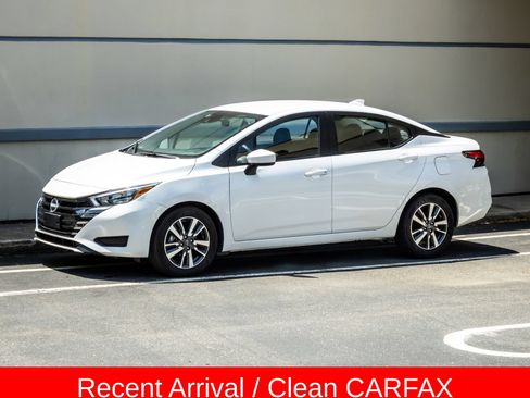Used 2025 Nissan Versa SV FWD image 3