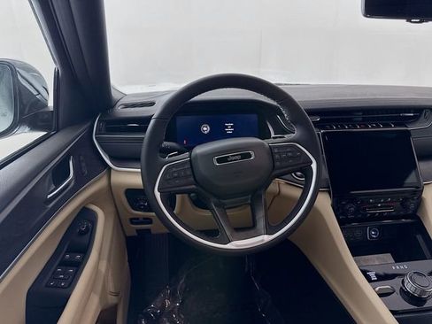 New 2025 Jeep Grand Cherokee L Limited w/ Luxury Tech Group II AWD/4WD image 22