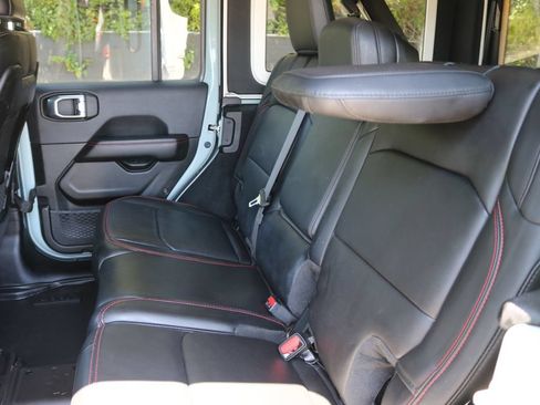 Used 2024 Jeep Wrangler Unlimited Rubicon AWD/4WD image 16