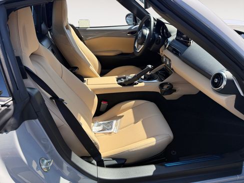 New 2026 MAZDA MX-5 Miata RF Grand Touring RWD image 19