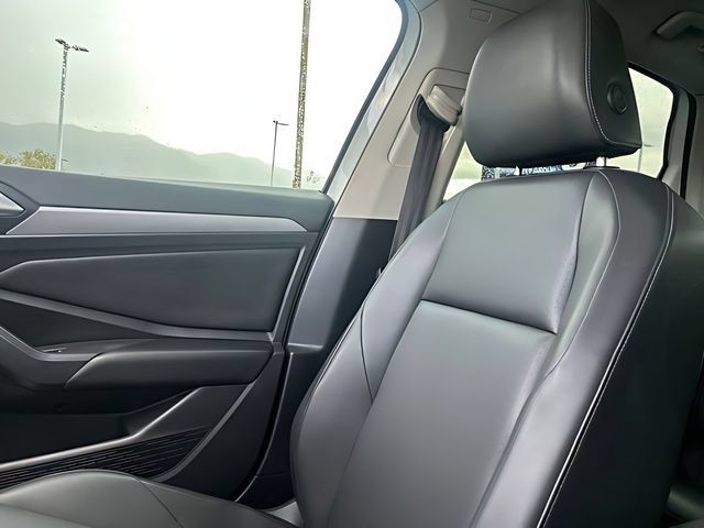 Used 2020 Volkswagen Jetta SE FWD image 25