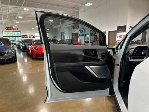 Used 2025 Cadillac Optiq Luxury 2 w/ LPO, Floor Liner Package AWD/4WD image 10