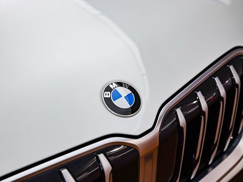 Used 2025 BMW X1 xDrive28i w/ M Sport Package AWD/4WD image 9