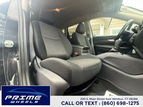 Used 2018 Nissan Rogue SV AWD/4WD image 16