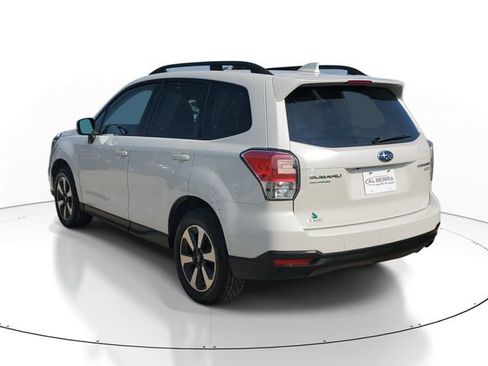 Used 2017 Subaru Forester 2.5i Premium w/ All-Weather Package AWD/4WD image 3