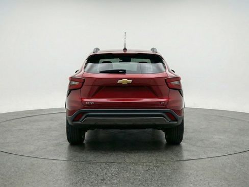 Used 2025 Chevrolet Trax LT FWD image 7