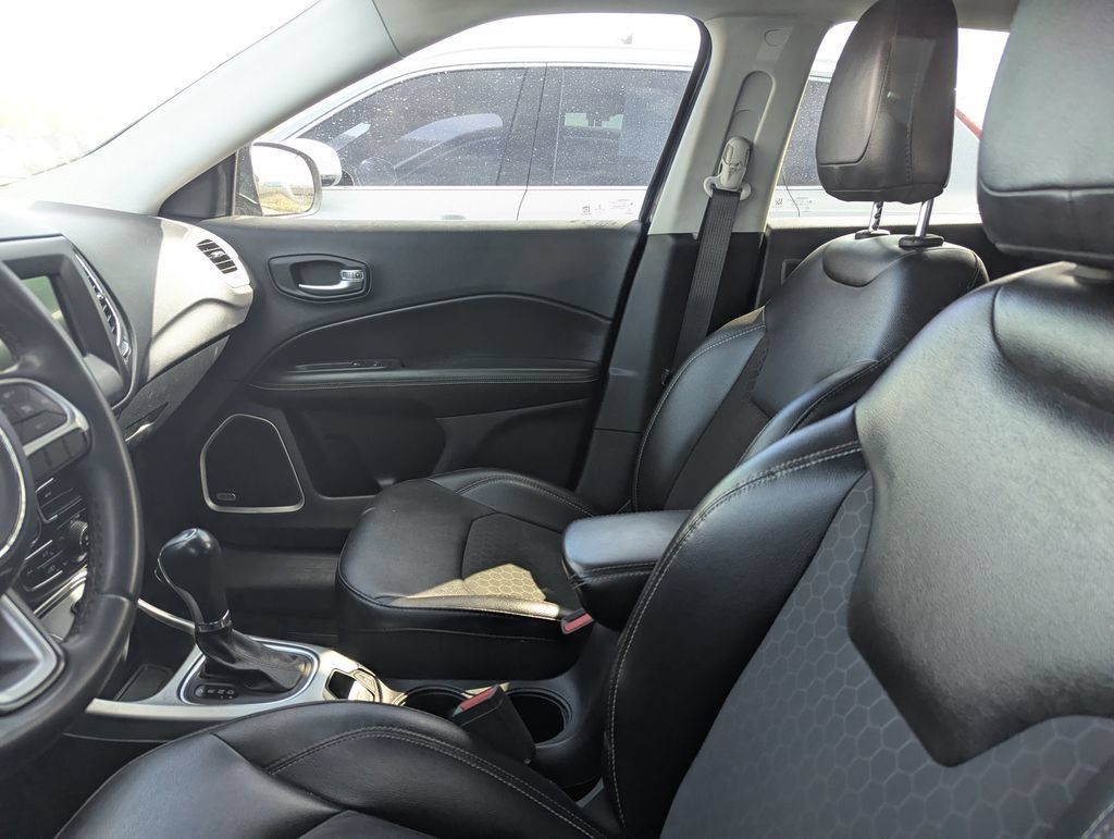 Used 2021 Jeep Compass Latitude w/ Sun and Sound Group FWD image 11