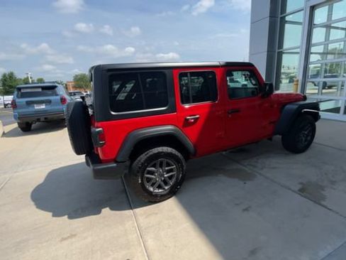 Used 2025 Jeep Wrangler Unlimited Sport AWD/4WD image 2