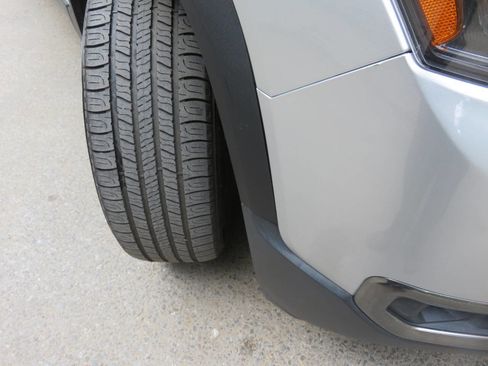 Used 2017 GMC Acadia SLE w/ Driver Alert Package I image 32