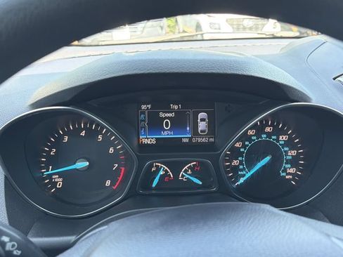 Used 2016 Ford Escape SE w/ Equipment Group 201A FWD image 22