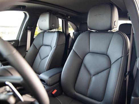 New 2026 Porsche Macan GTS image 5