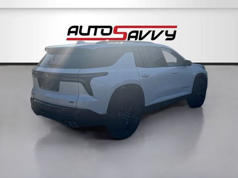 Used 2025 Chevrolet Traverse RS FWD image 7