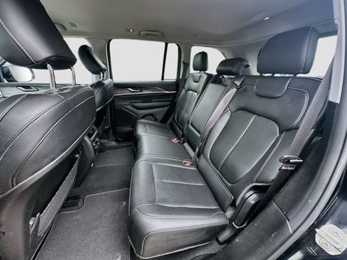 Used 2023 Jeep Grand Cherokee Limited w/ Black Appearance Package AWD/4WD image 25
