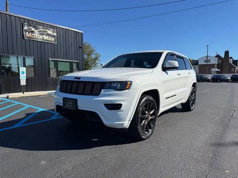 Used 2018 Jeep Grand Cherokee Altitude image 1