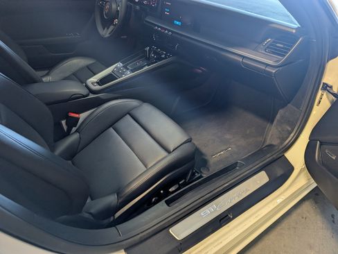 Used 2025 Porsche 911 Carrera image 22