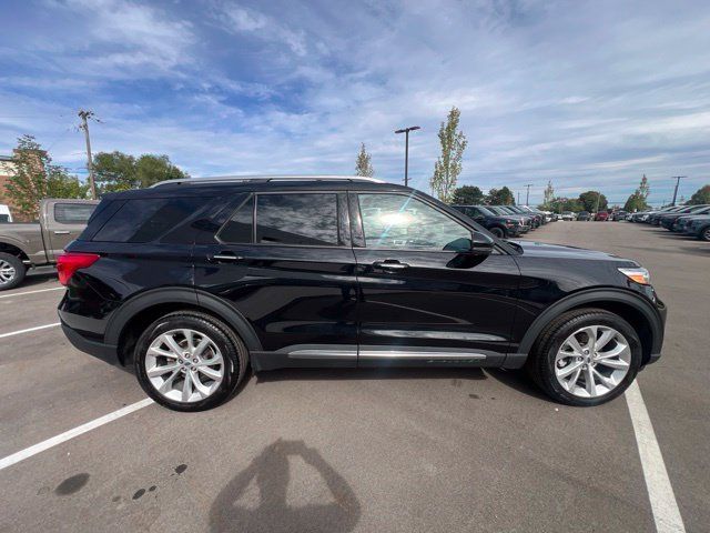 Used 2023 Ford Explorer Platinum w/ Technology Package AWD/4WD image 4