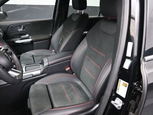 Used 2024 Mercedes-Benz GLB 250 image 33