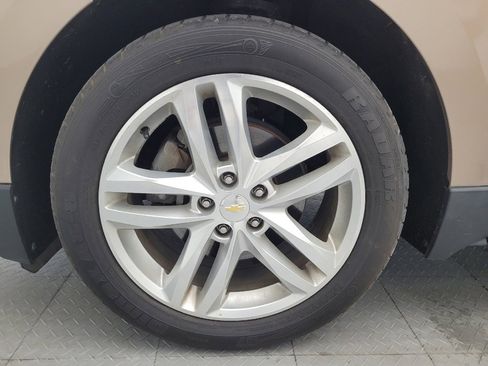 Used 2018 Chevrolet Equinox Premier FWD image 31