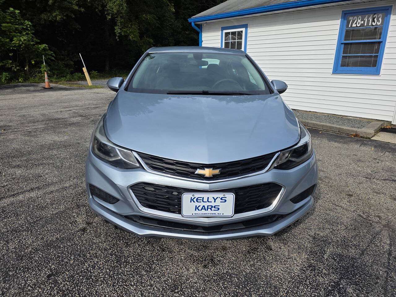 Used 2017 Chevrolet Cruze LT w/ Convenience Package FWD image 3
