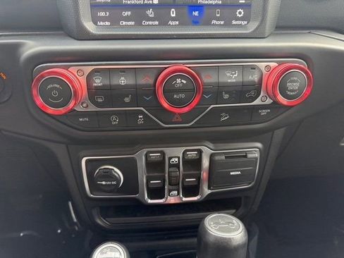 Used 2019 Jeep Wrangler Unlimited Sahara w/ Uconnect 4C Nav & Sound Group image 19