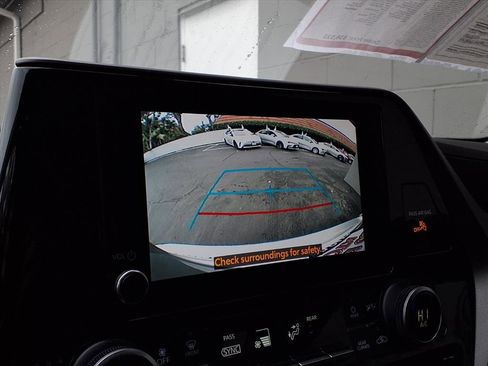 Certified 2023 Toyota Highlander XLE image 9