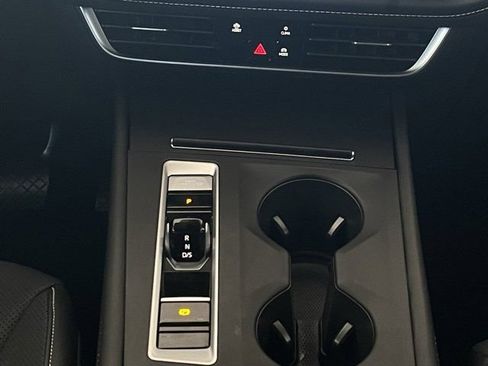 Used 2025 Volkswagen Atlas SE FWD image 15