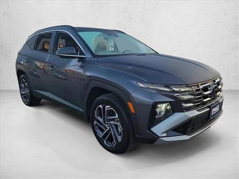 Used 2025 Hyundai Tucson Limited AWD/4WD image 3