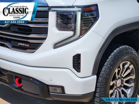 Used 2023 GMC Sierra 1500 AT4 w/ AT4 Premium Package AWD/4WD image 12