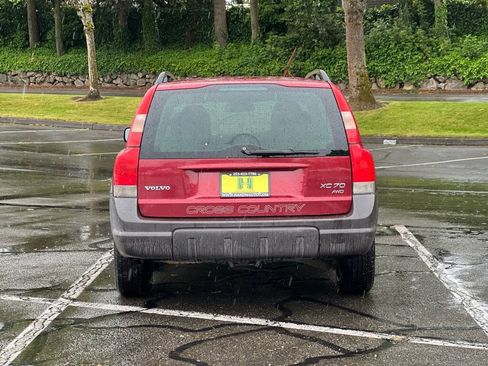 Used 2004 Volvo V70 AWD/4WD image 4