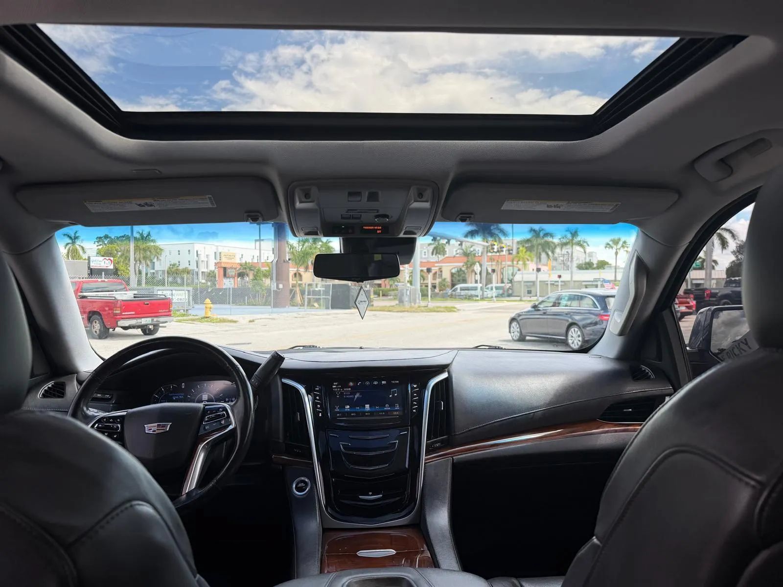 Used 2019 Cadillac Escalade ESV Luxury AWD/4WD image 36