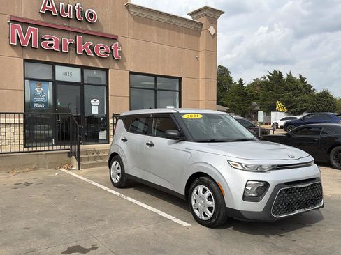 Used 2021 Kia Soul LX FWD image 3