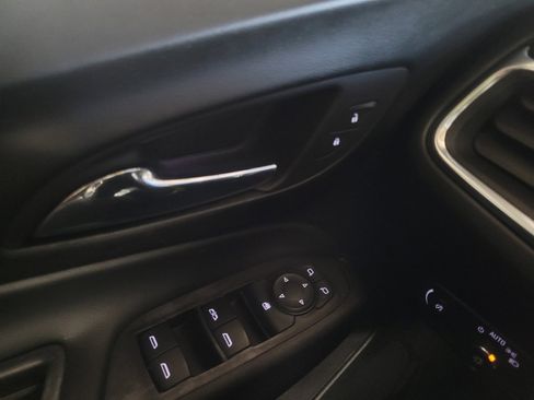 Used 2018 Chevrolet Equinox LT FWD image 27