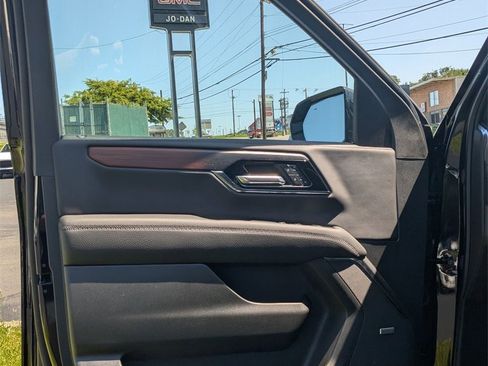 New 2025 GMC Yukon XL Denali w/ Sun & Power Step Package image 14