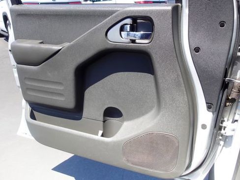 Used 2018 Nissan Frontier SV RWD image 18