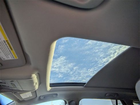 Used 2021 GMC Terrain SLT image 18