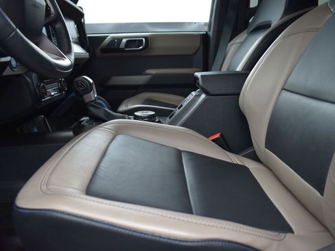 Used 2023 Ford Bronco Wildtrak image 13