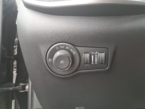 Certified 2025 Jeep Compass Latitude AWD/4WD image 25