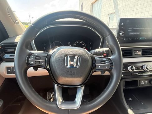 Used 2025 Honda Pilot Touring image 22