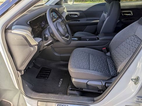 New 2026 Nissan Kicks SV w/ SV Premium Package AWD/4WD image 18