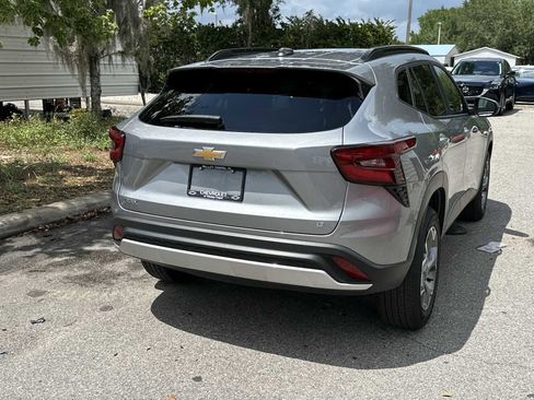 Certified 2025 Chevrolet Trax LT FWD image 6