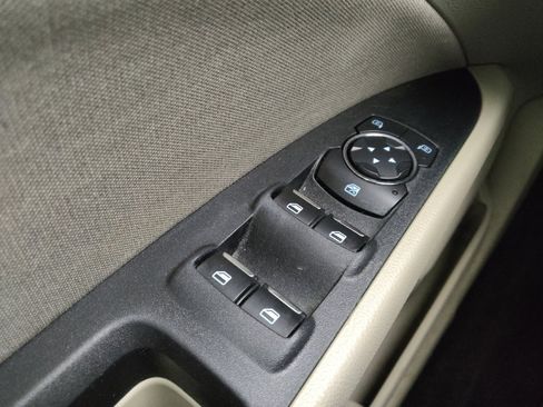 Used 2019 Ford Fusion SE FWD image 27