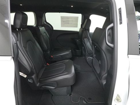 New 2027 Chrysler Pacifica Select FWD image 26