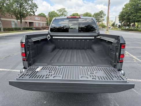 Used 2024 Nissan Frontier SL w/ Technology Package RWD image 40