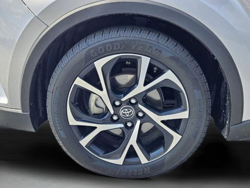 Used 2019 Toyota C-HR XLE FWD image 28