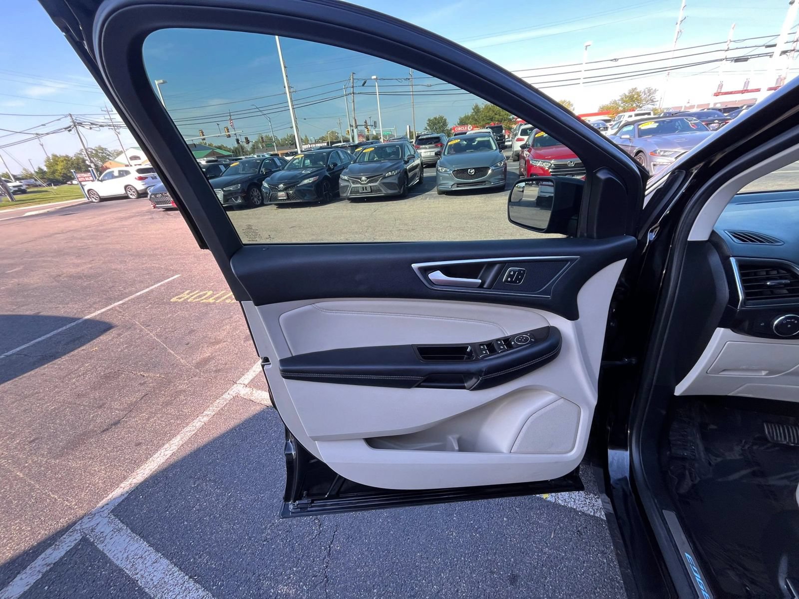 Used 2018 Ford Edge Titanium w/ Technology Package AWD/4WD image 41