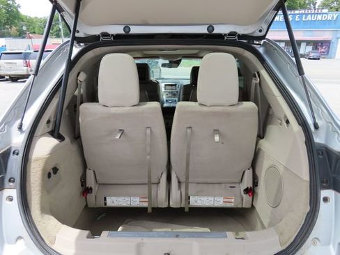 Used 2010 Lincoln MKT 2WD image 8