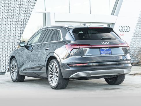 Used 2019 Audi e-tron Prestige w/ Prestige Package image 5