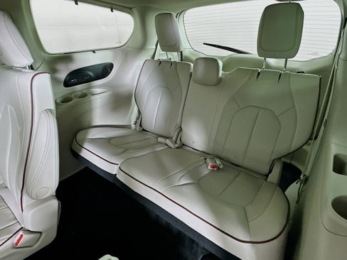 Used 2017 Chrysler Pacifica Limited w/ Advanced Safetytec Group image 30