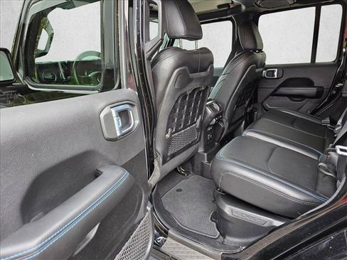 Used 2021 Jeep Wrangler Unlimited Rubicon 4xe w/ Cold Weather Group AWD/4WD image 18